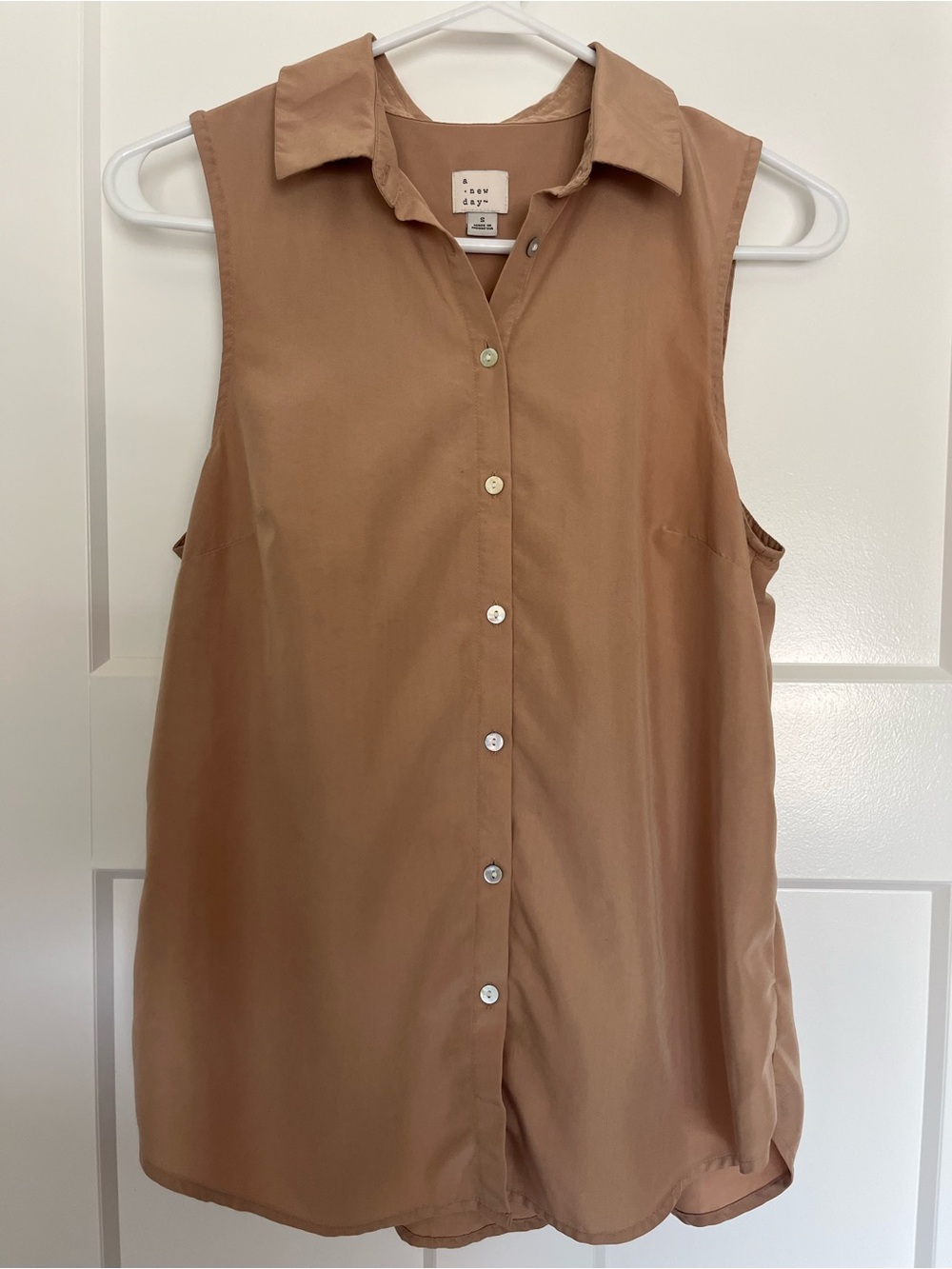 A New Day Tan Sleeveless Button Down Blouse Tank Top (S)